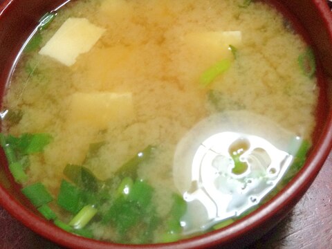 今日のみそ汁【豆腐＆万能ねぎ＆ワカメ】